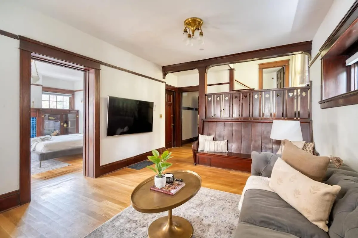 Stay Portland - 1910 Historic Jessie Morehead House - 98 Walkscore